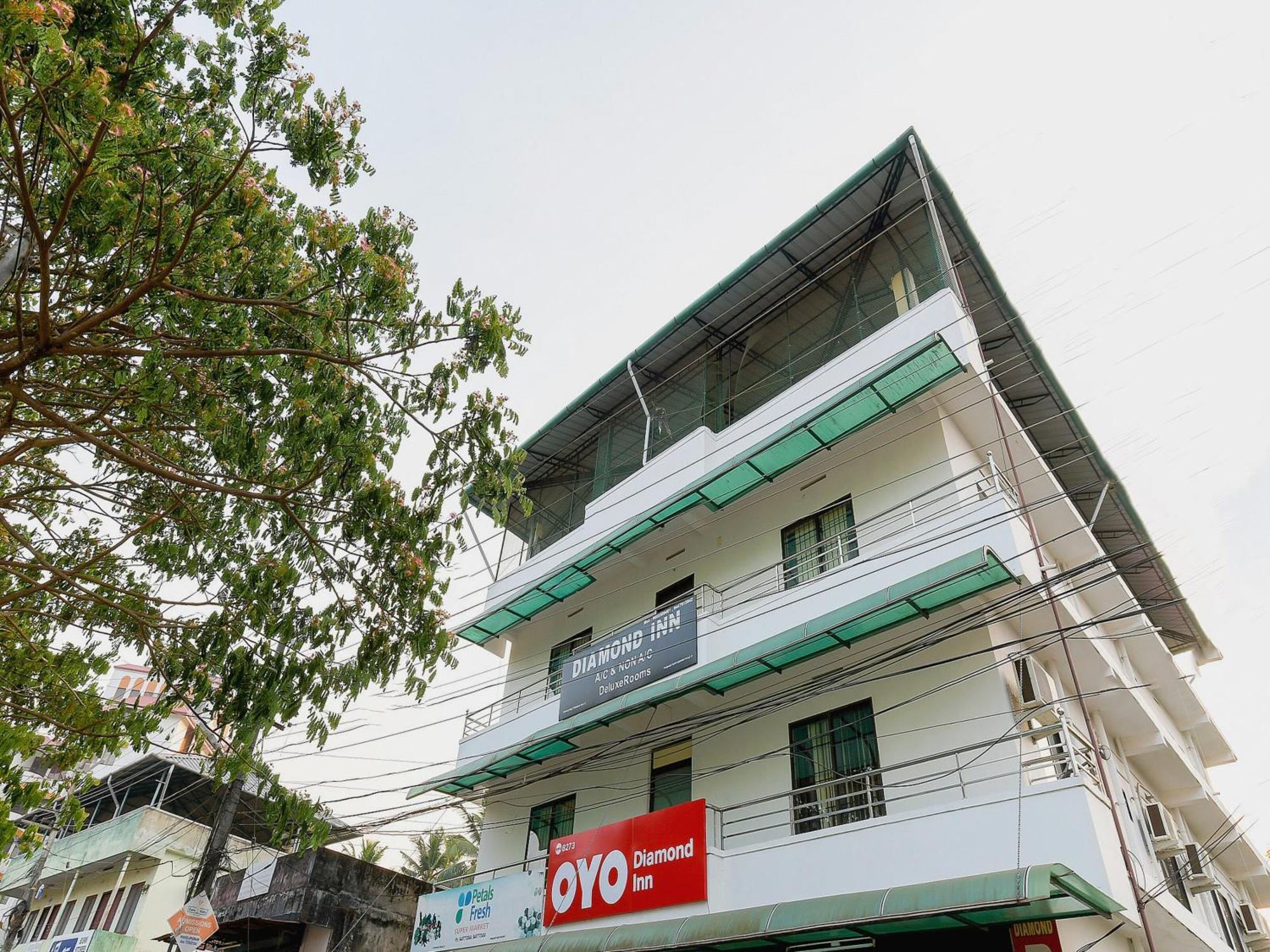 Super Hotel O Diamond In Kochi Exterior photo