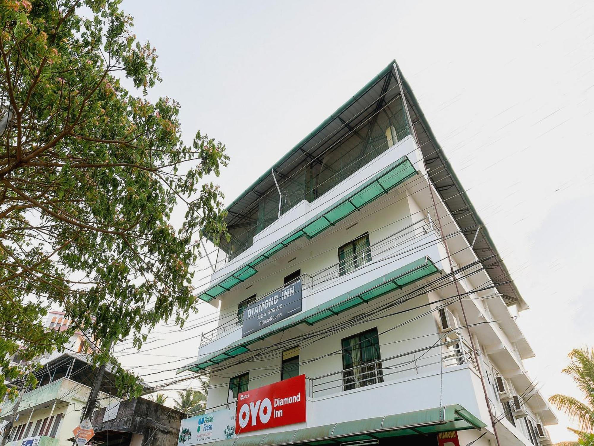 Super Hotel O Diamond In Kochi Exterior photo